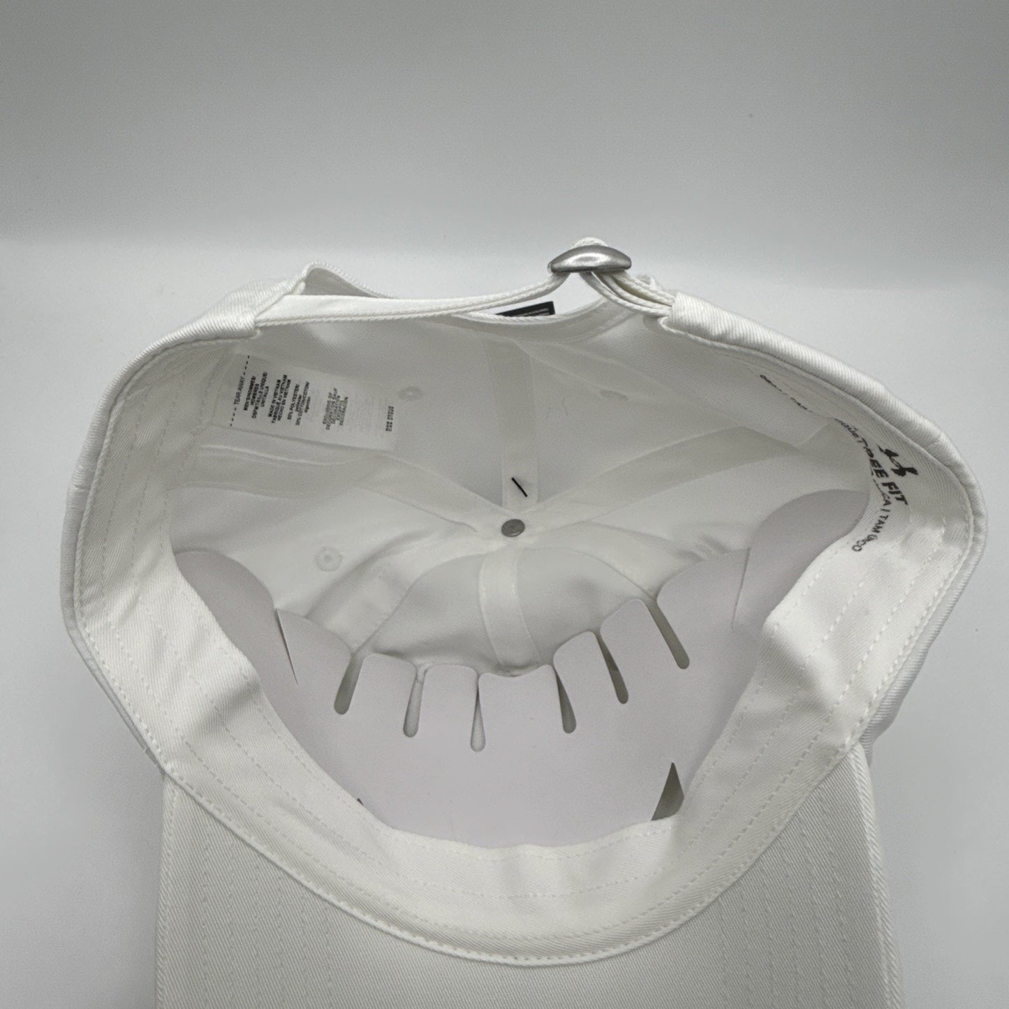 NWT Men Under Armour White Adjustable Cap One Size Fits Most
